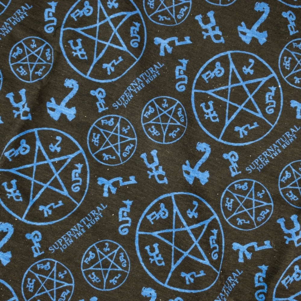 Supernatural Devil’s Trap AOP V-Neck Shirt Culturefly Exclusive Size XL NWOT - Picture 2 of 8